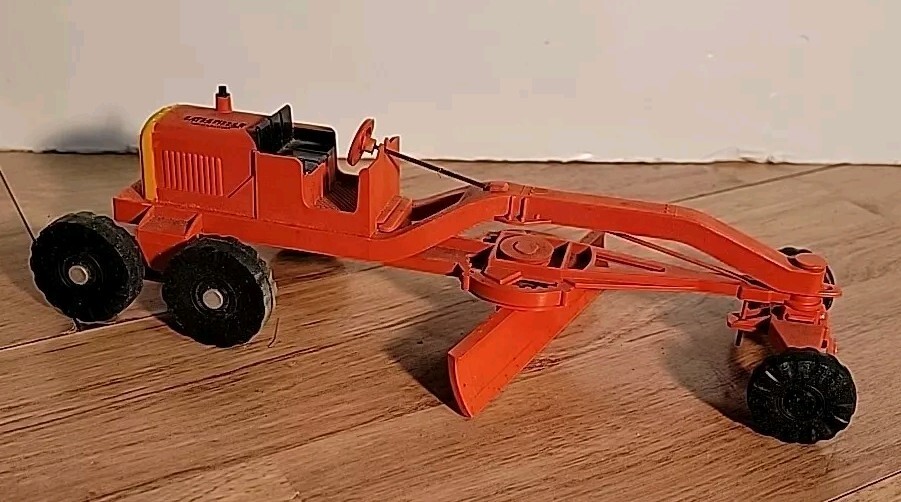 Vintage REVELL 1950’s CATERPILLAR MOTOR GRADER HARD PLASTIC CONSTRUCTION toy