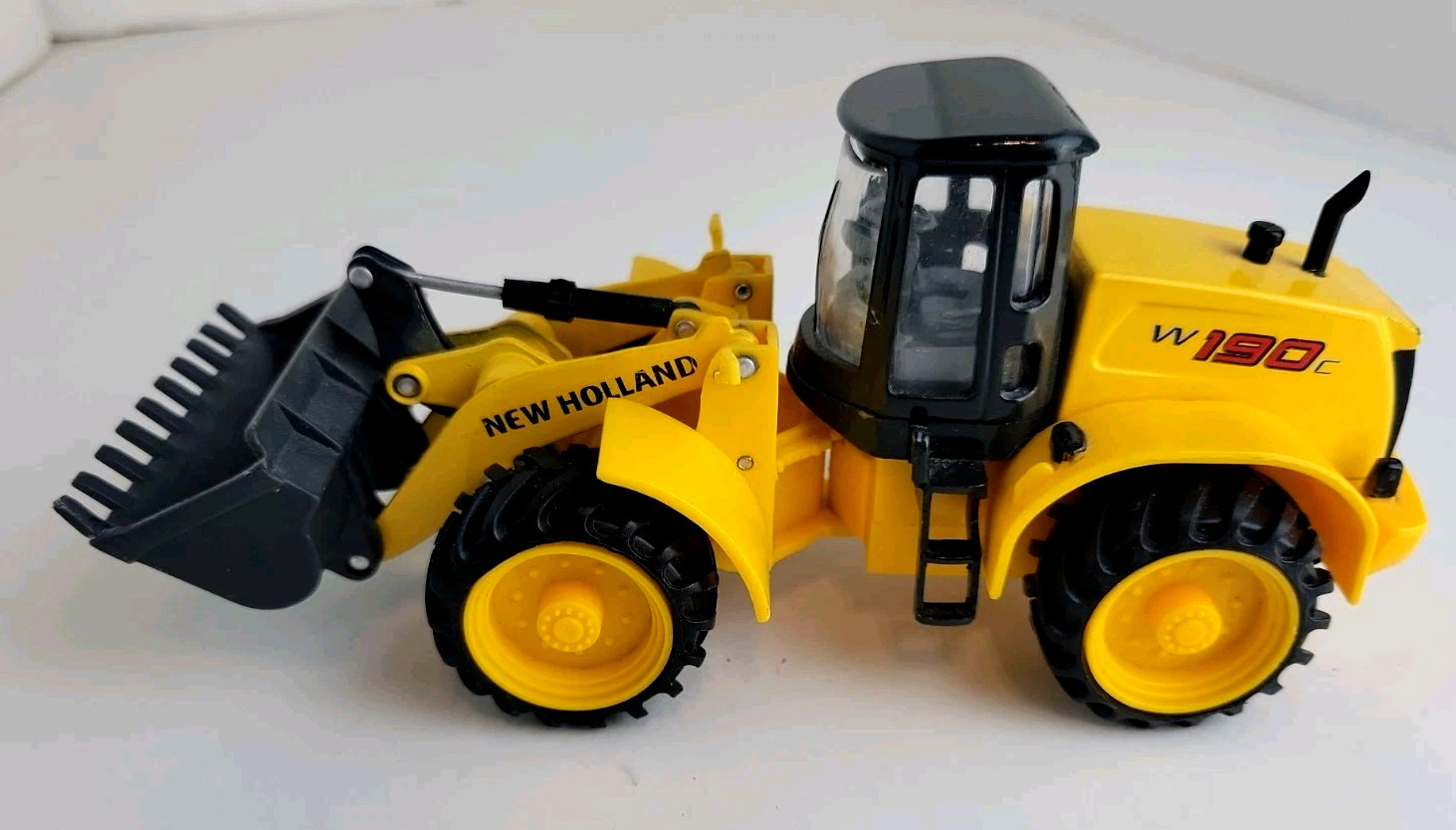 Polistil® NEW HOLLAND Construction Loader (W190C) 1:50 – 6.5″ L