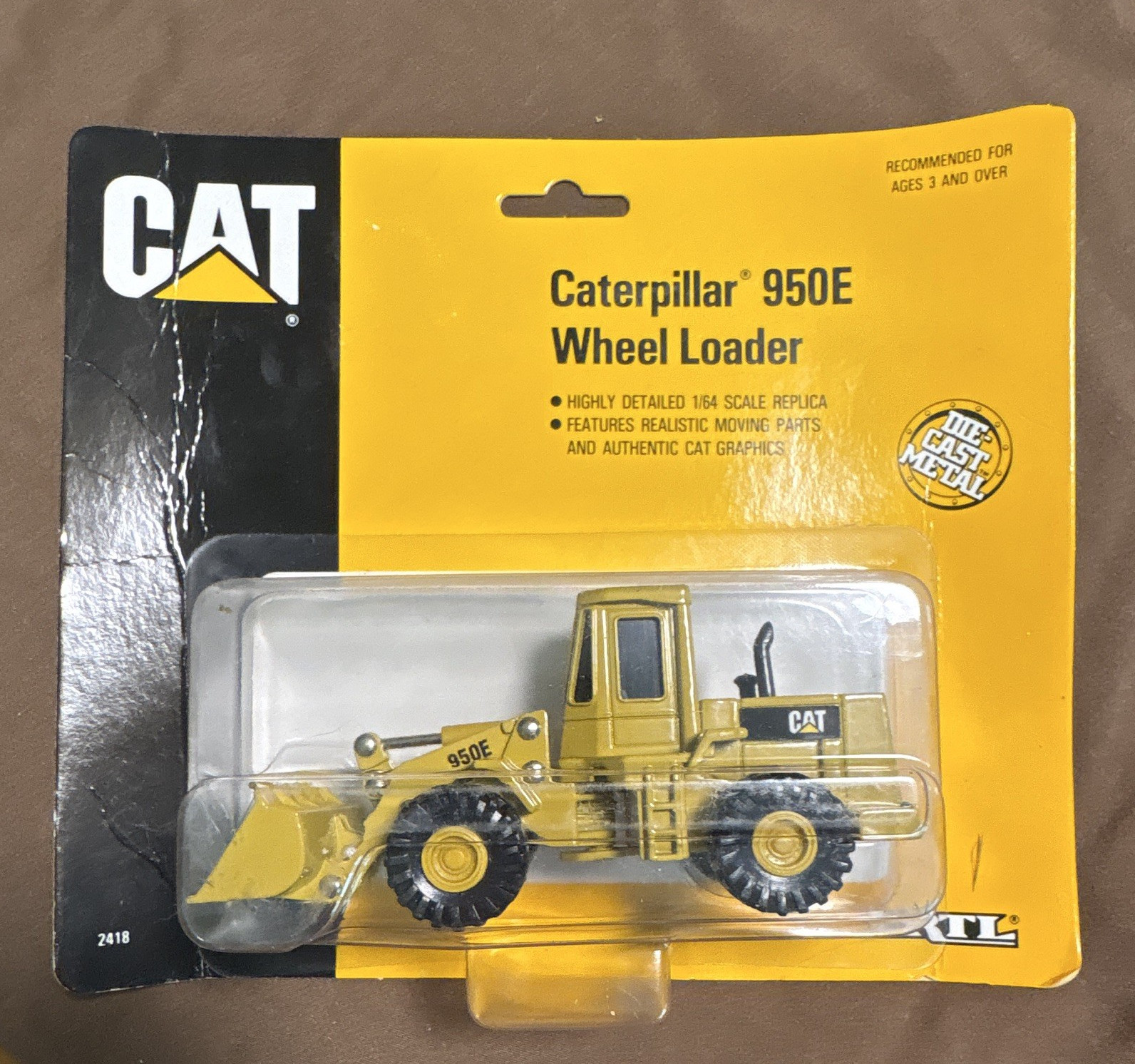 Ertl CAT Caterpillar 950E Wheel Loader 1:64 Diecast Metal Unopened Box 2418