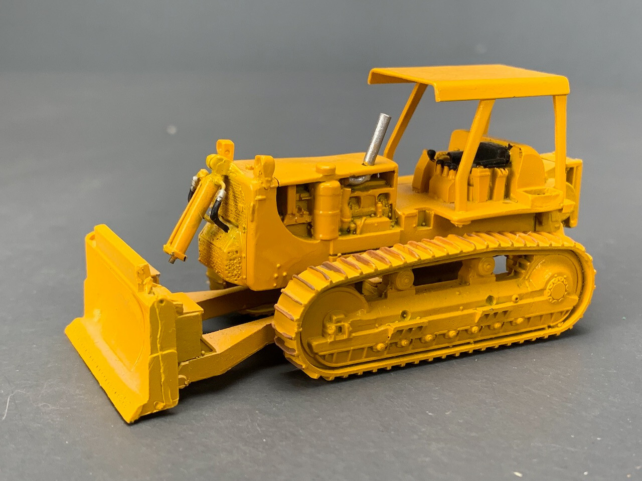 1:87 Overland Models OMI-3149 D8 Bulldozer W/Narrow Blade, Yellow HO2691 LZ
