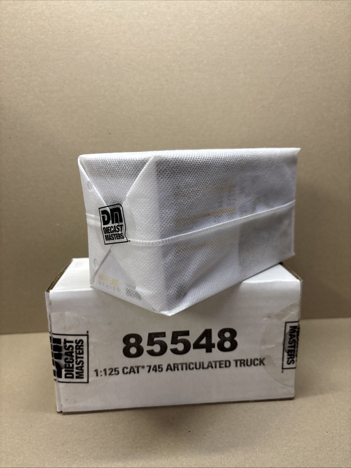 DM Cat 745 Articulated Truck 1:125 Diecast Masters 85548 NEW