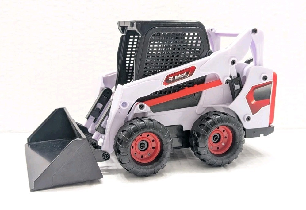 Bobcat S450 Skid-Steer Loader New Bright 1:18 Scale Construction Vehicle Toy