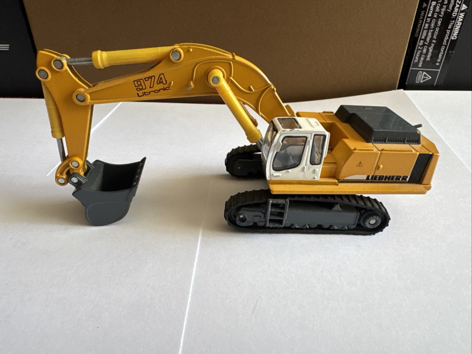 Siku Diecast 1:87 Scale Licbherr 974 Excavator. Free Shipping