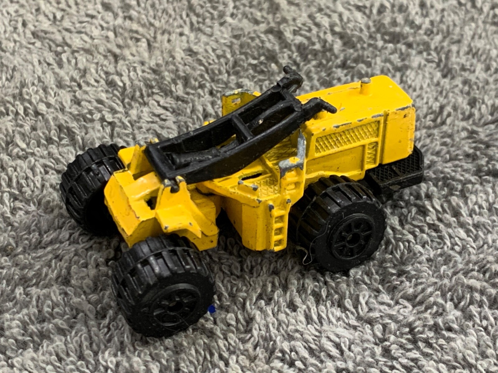 Zee Toys P379 Loader Diecast Vintage AG375 Missing Cab.