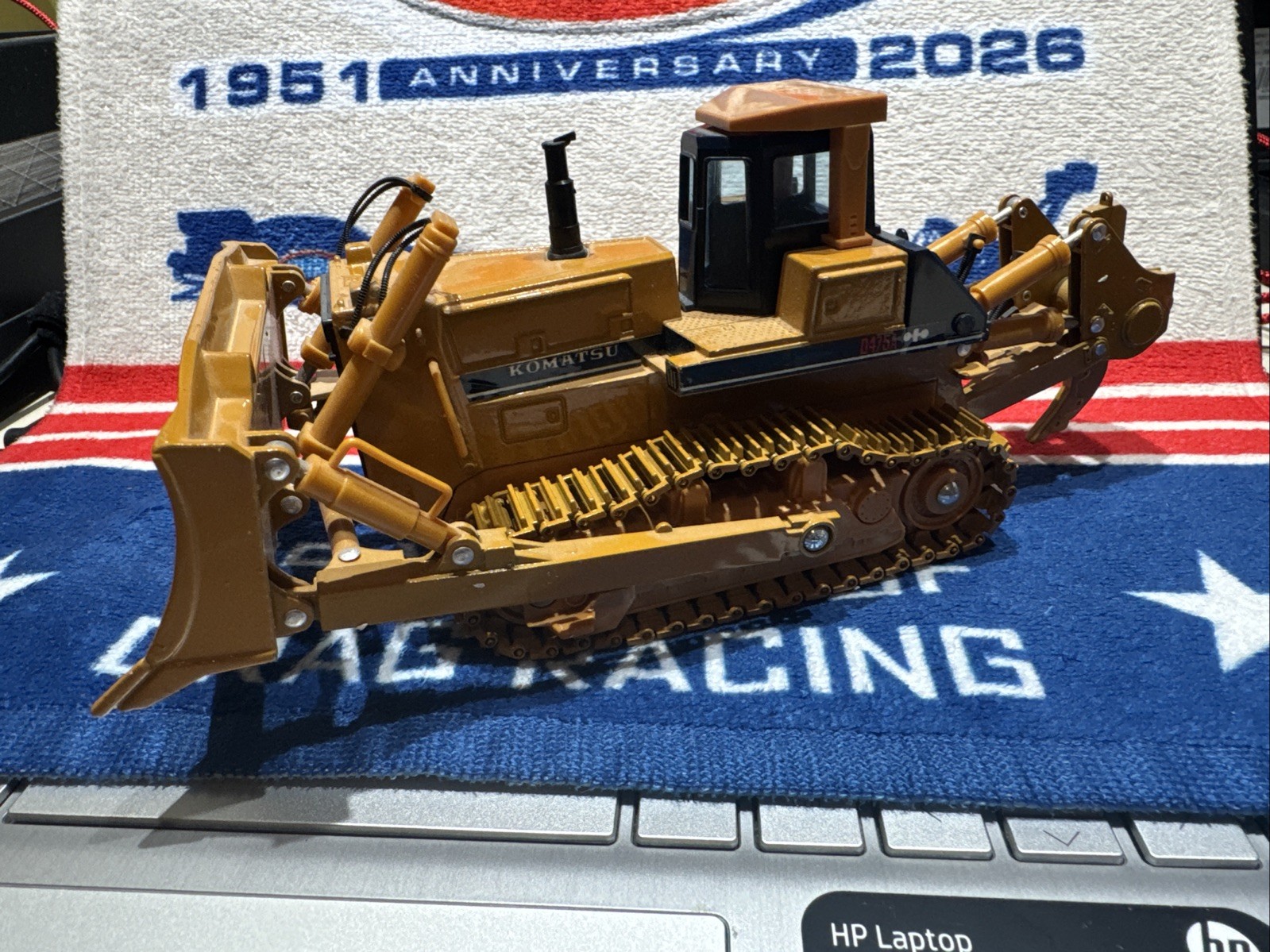Vintage Shinsei Komatsu D475A Bulldozer 1/50 Scale. Free Shipping