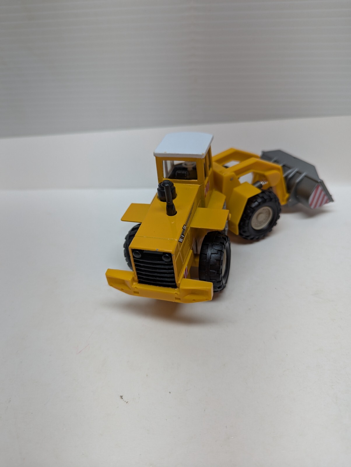 LOT OF 18 Construction Toys Trucks Men at Work Sign Rocks Steel Rolls Toy Set