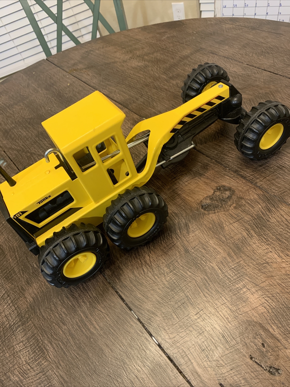 Hasbro 2012 Tonka Yellow Road Grader Pressed Steel Construction 17″ Long #92510