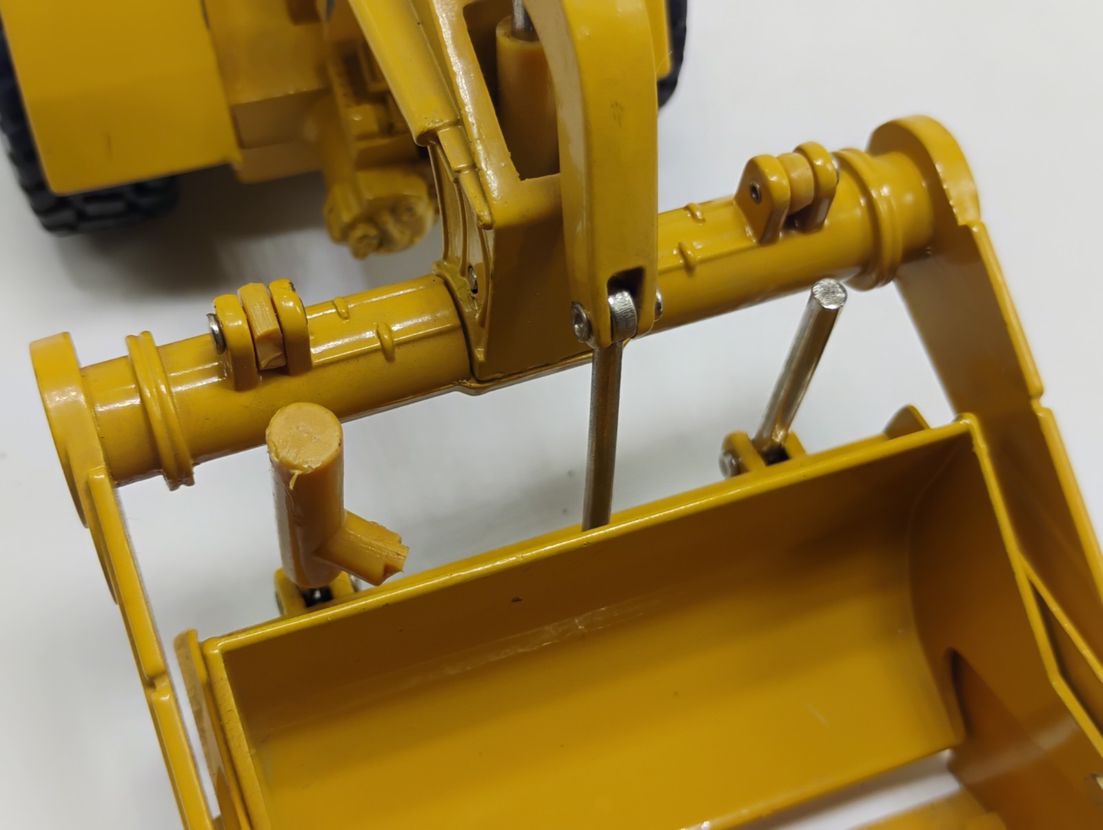 ERTL 1:50 Scale Caterpillar Cat 631E Wheel Tractor Scraper FOR PARTS OR REPAIR