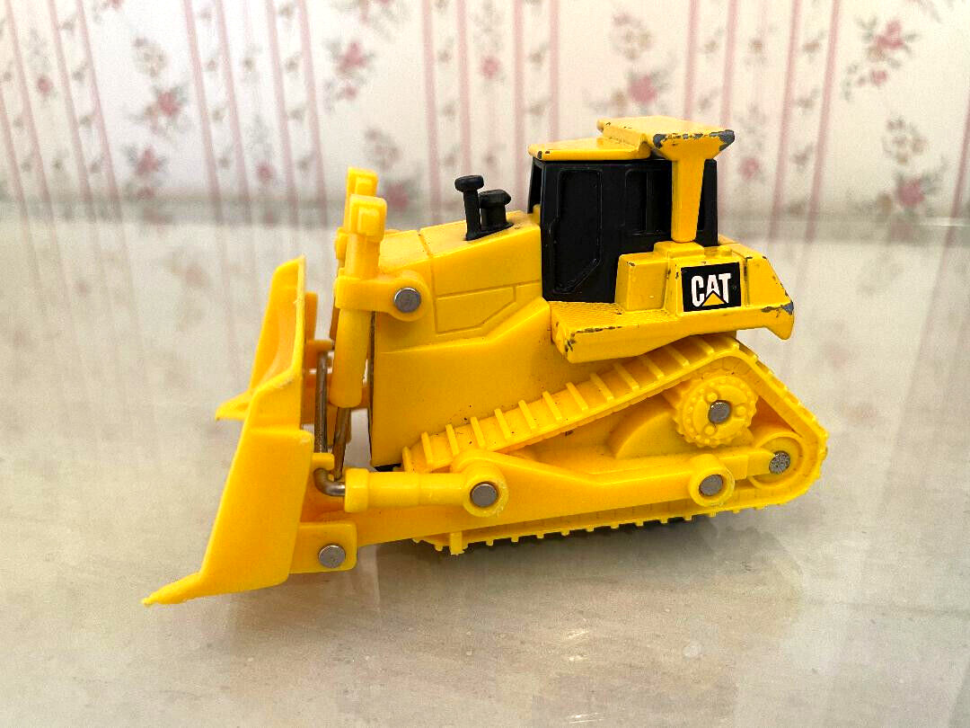 CAT Caterpillar Bulldozer Diecast 1998 Mattel 4″ length Self Propelled