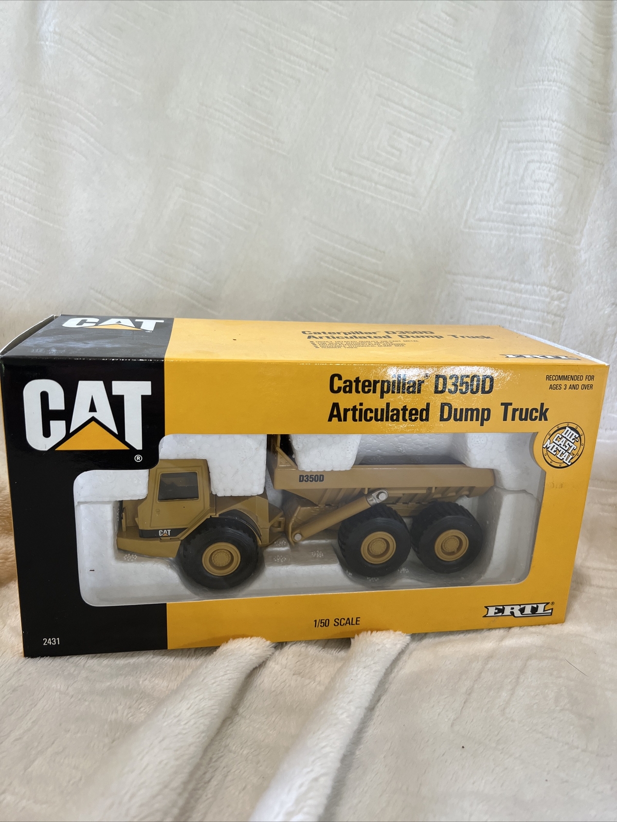 Caterpillar Cat D350D Articulated Dump Truck – ERTL 1:50 Scale Model #2431 MINT