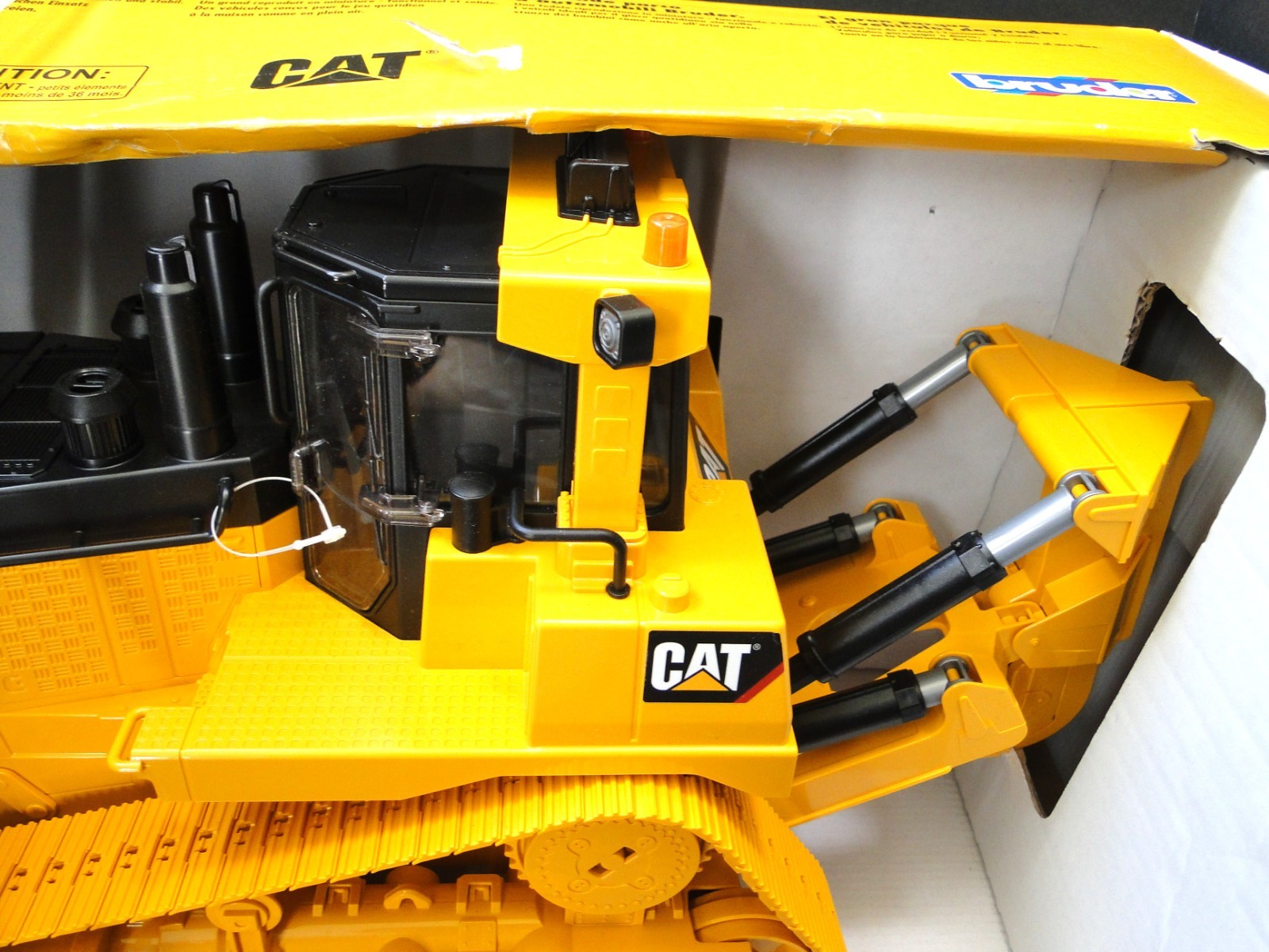 Bruder: CAT Caterpillar Large Track-Type Tractor Scale 1:16