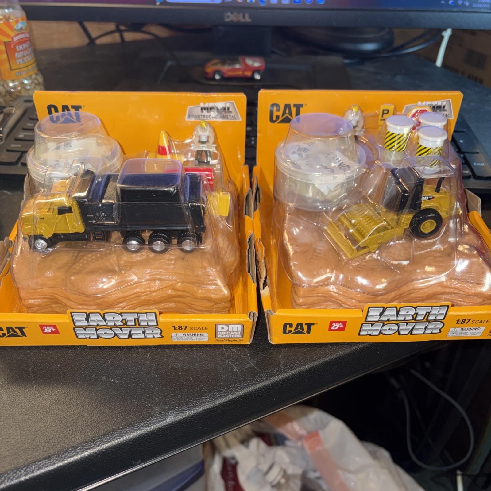 Diecast Masters 1:87 (HO) CAT Dump Truck & Blade/Roller Combo. FREE SHIPPING