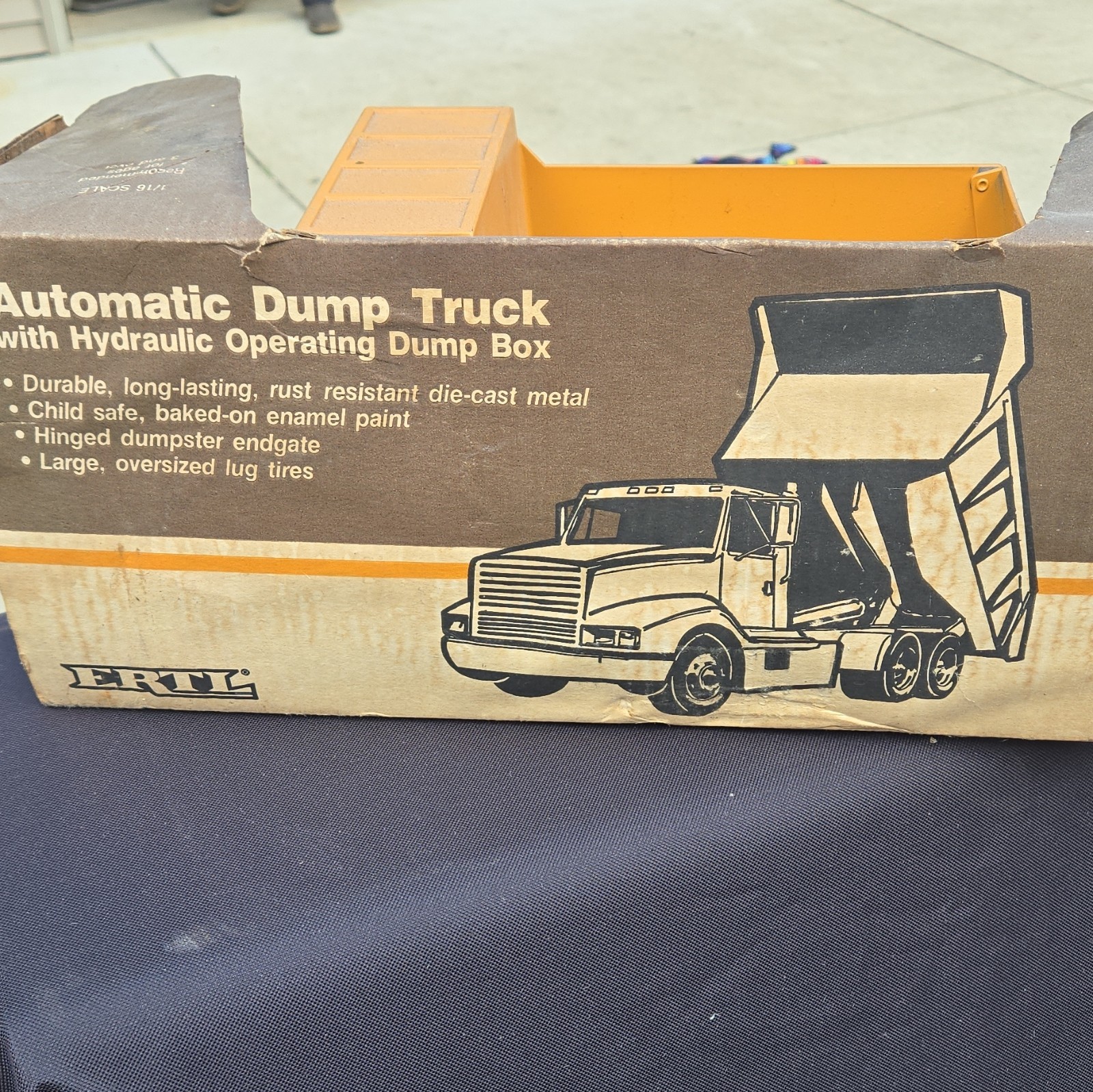 ERTL 1/16 Automatic Dump Truck Hydraulic Operating Dump Box Diecast 3414