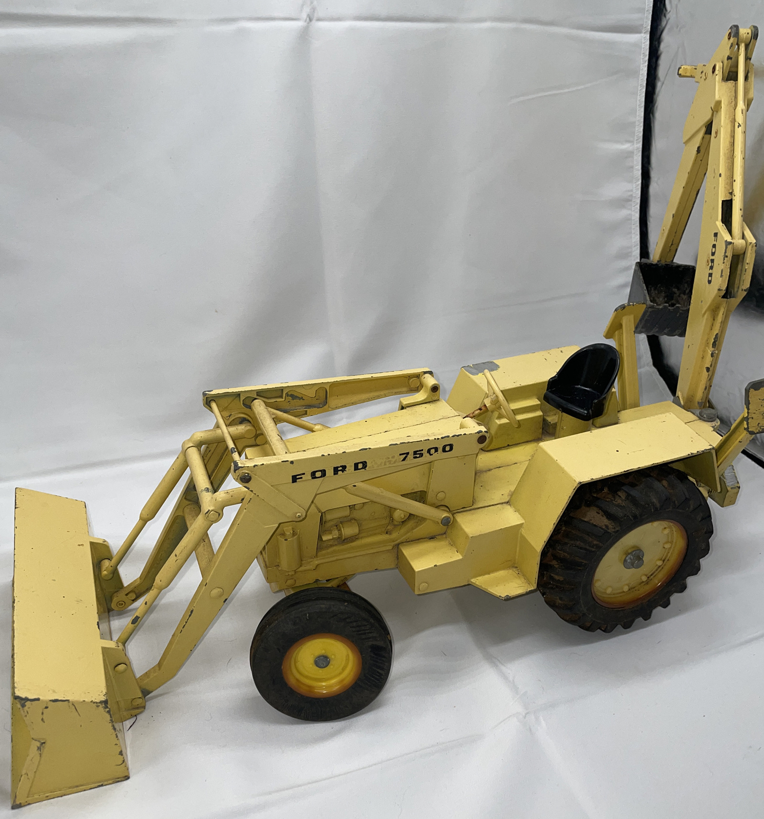 Vintage Ford 7500 Die-Cast Backhoe Front Loader Tractor – 1/12 Scale ~ Damaged