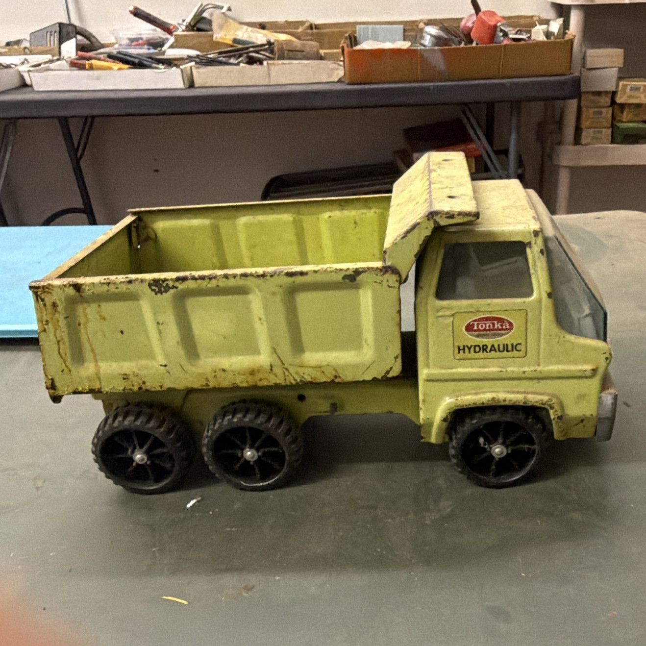 Tonka Hydraulic Tilting Dump Bed Yellow Dump Truck Construction Vehicle Toy
