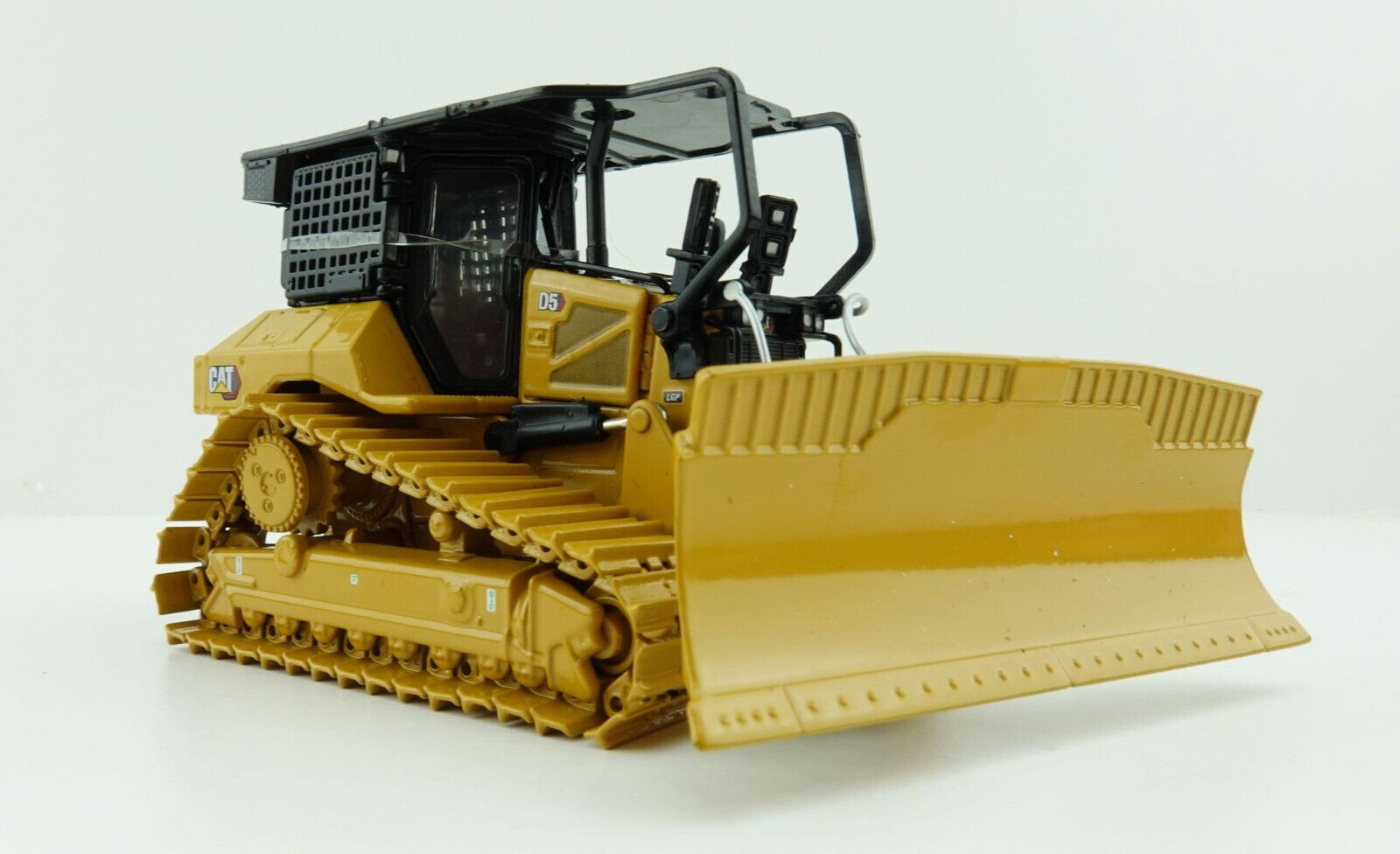 DIECAST MASTERS – Forestry Engine – Bulldozer CATERPILLAR D5 LGP – 1/50 – DCM…