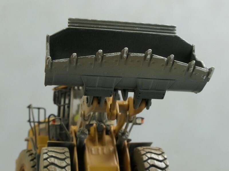1:50 DM 966M Medium Wheel Loader- Weathered Construction Machine Diecast Model