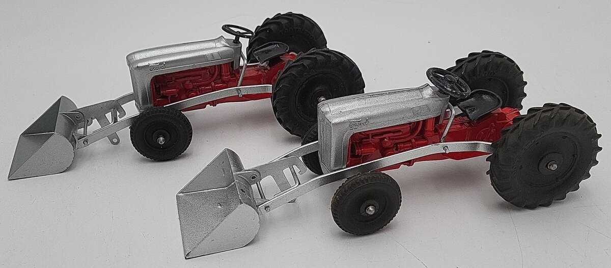 Tootsietoy 1:32 389 Ford Red Tractor w/ Scoop [2] EX
