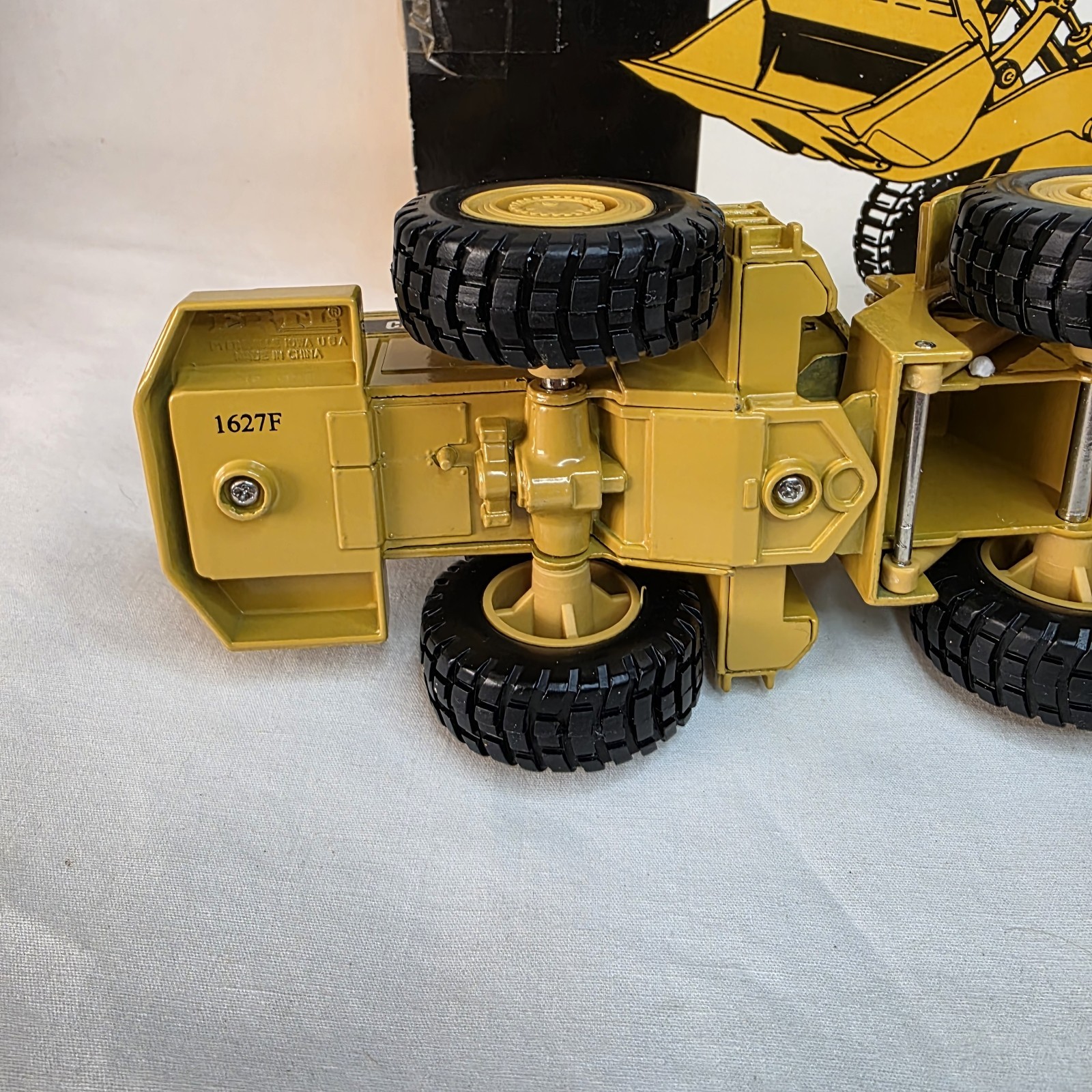 Caterpillar 988B Wheel Loader 1/50 Scale Vintage ERTL, CAT BRAND – W/ Box – EUC