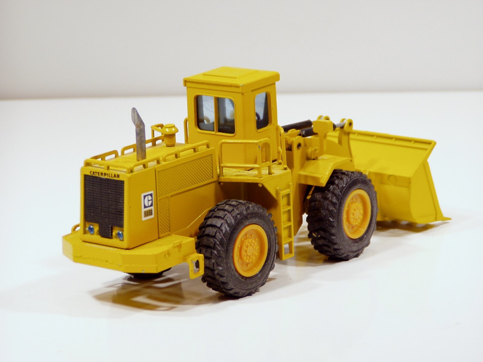 Caterpillar 988B Loader – o/c r/h – 1/50 – NZG #167 -N.MIB