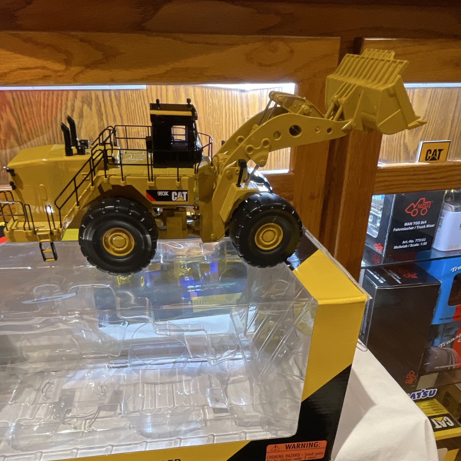 Caterpillar CAT 993K Wheel Loader Diecast Model 1:50 Yellow Black w/ Case