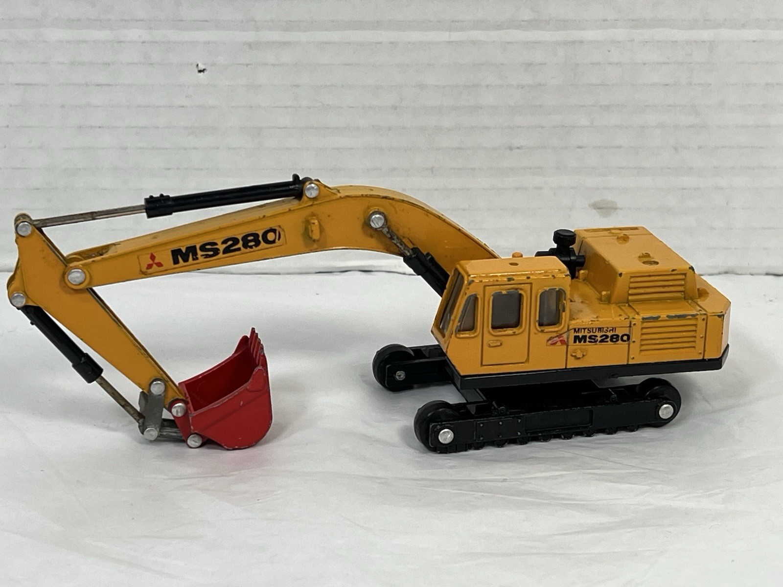 Yonezawa Diapet Power Excavator Mitsubishi MS280 Die-Cast Toy 1/60th – Japan