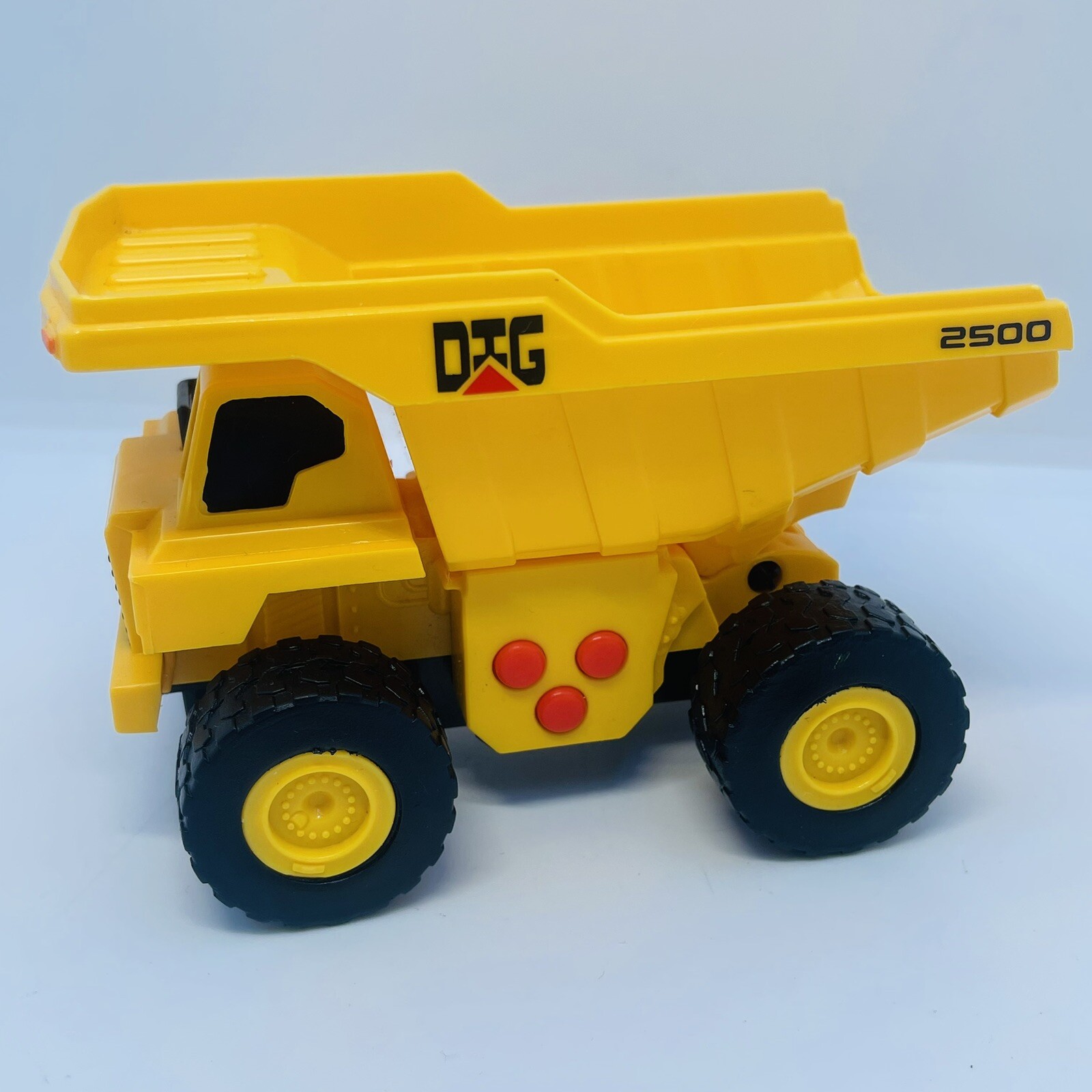Maxx Action Construction Dump Truck Vehicle Lights and Sounds 5″