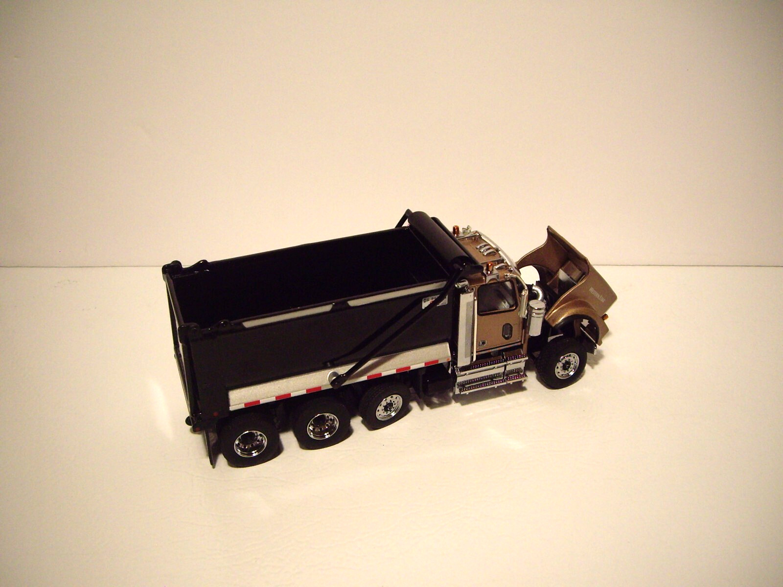 DIECAST MASTER 1/50 WESTERN STAR 4900 SFFA TRI-AXLE DUMP TRUCK SCALE FIRST GEAR