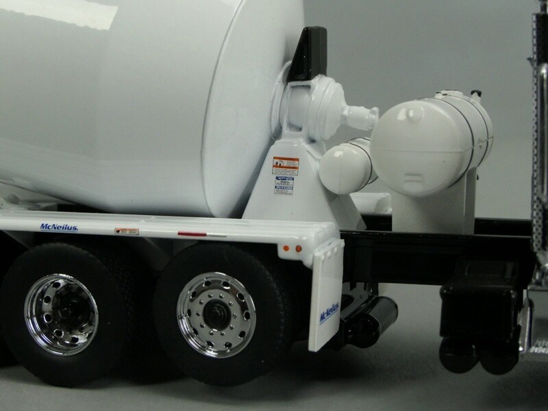 1:50 DM T880SFFA MC Cement Mixer Truck Construction Machine Diecast Model Toys