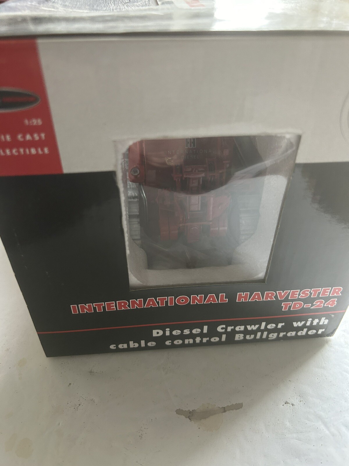 1/25 INTERNATIONAL HARVESTER TD-24 CRAWLER WITH CABLE CONTROL”THE AGILE GIANT”