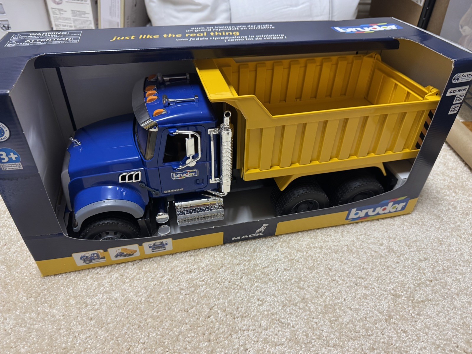 NEW Bruder MACK Granite Dump Truck Construction Vehicle 02815