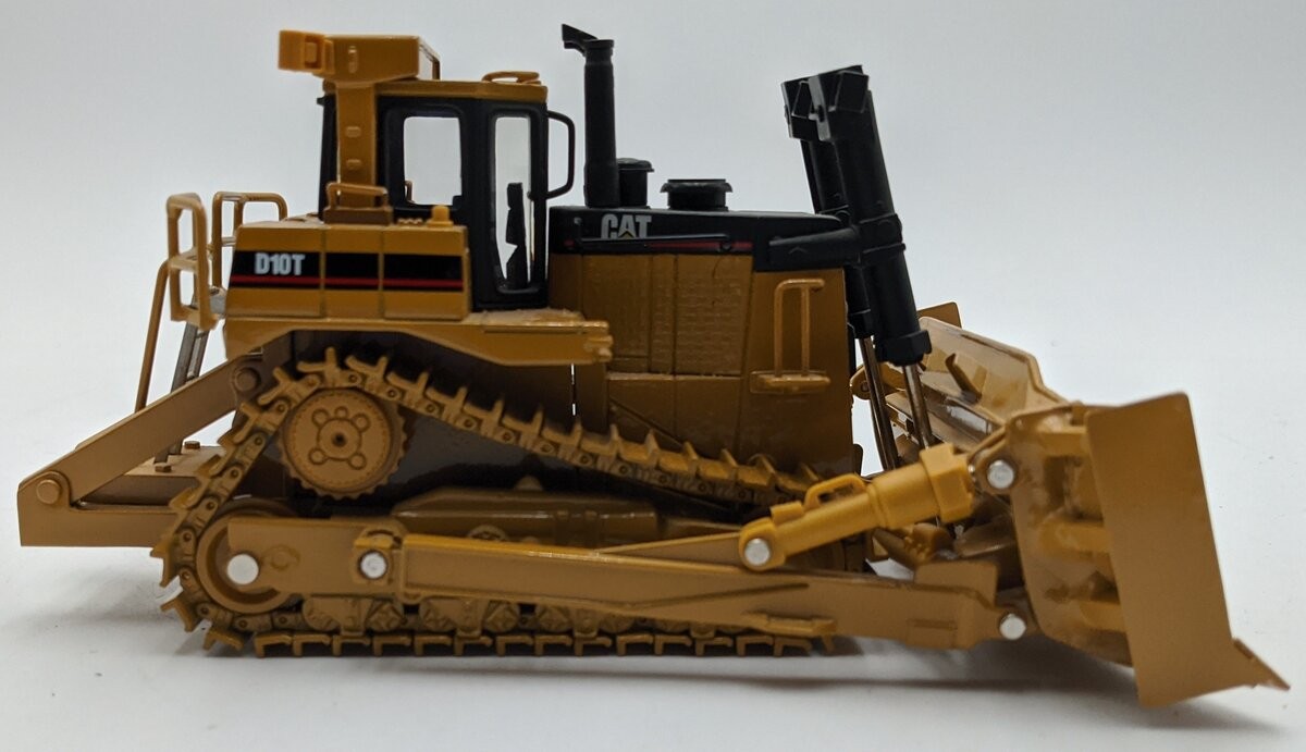 Norscot 1:50 Caterpillar D10T Track Type Dozer Construction Vehicle NEW