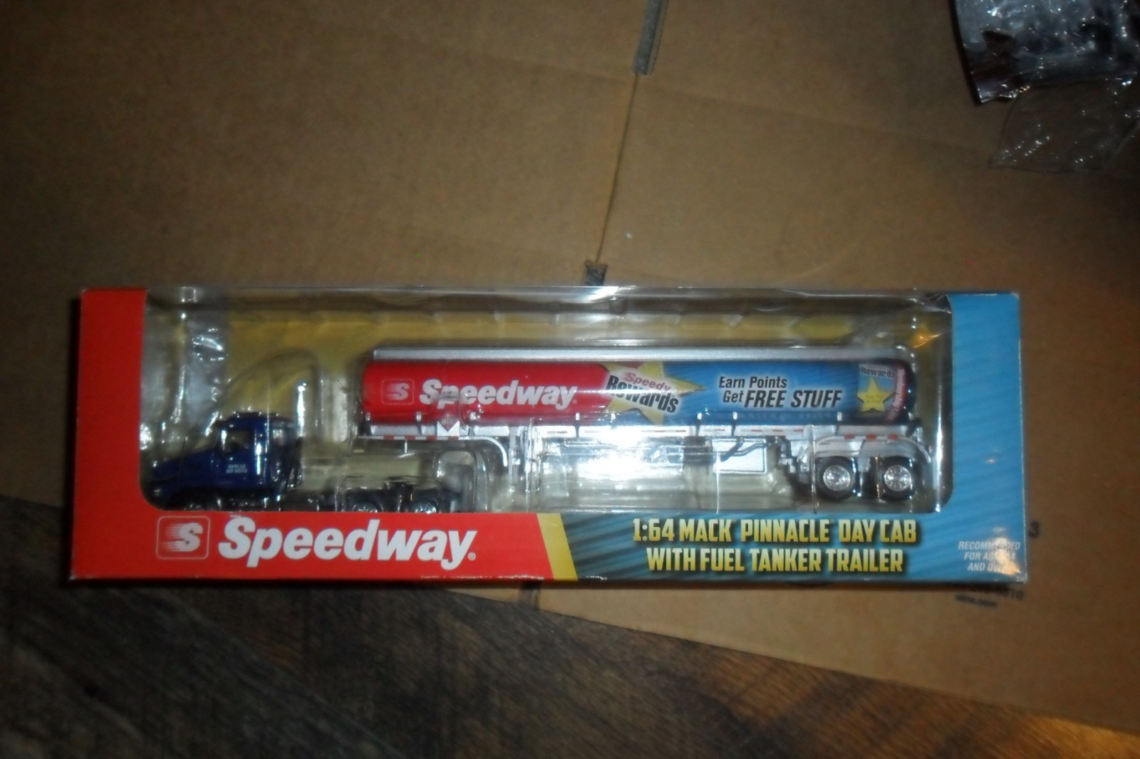 First Gear 69-0301 Mack Pinnacle w/Tank Trailer – SPEEDWAY 1/64 Die-cast MIB