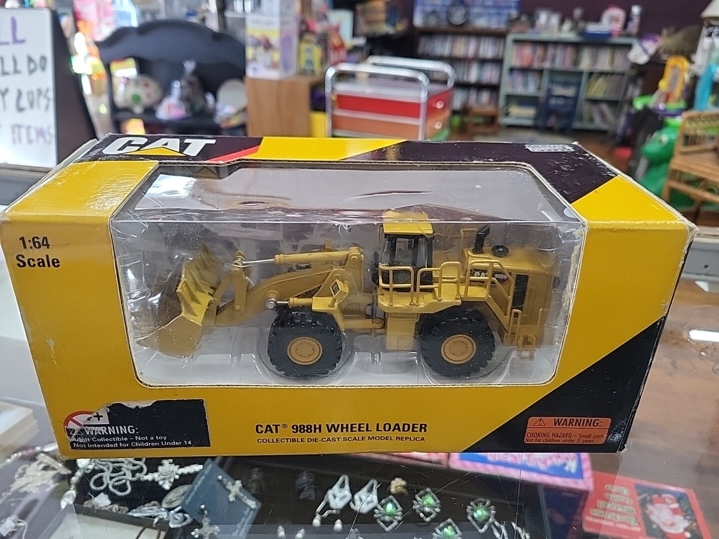 NORSCOT 55222 CAT 988H WHEEL LOADER 1:64 SCALE Open BOX