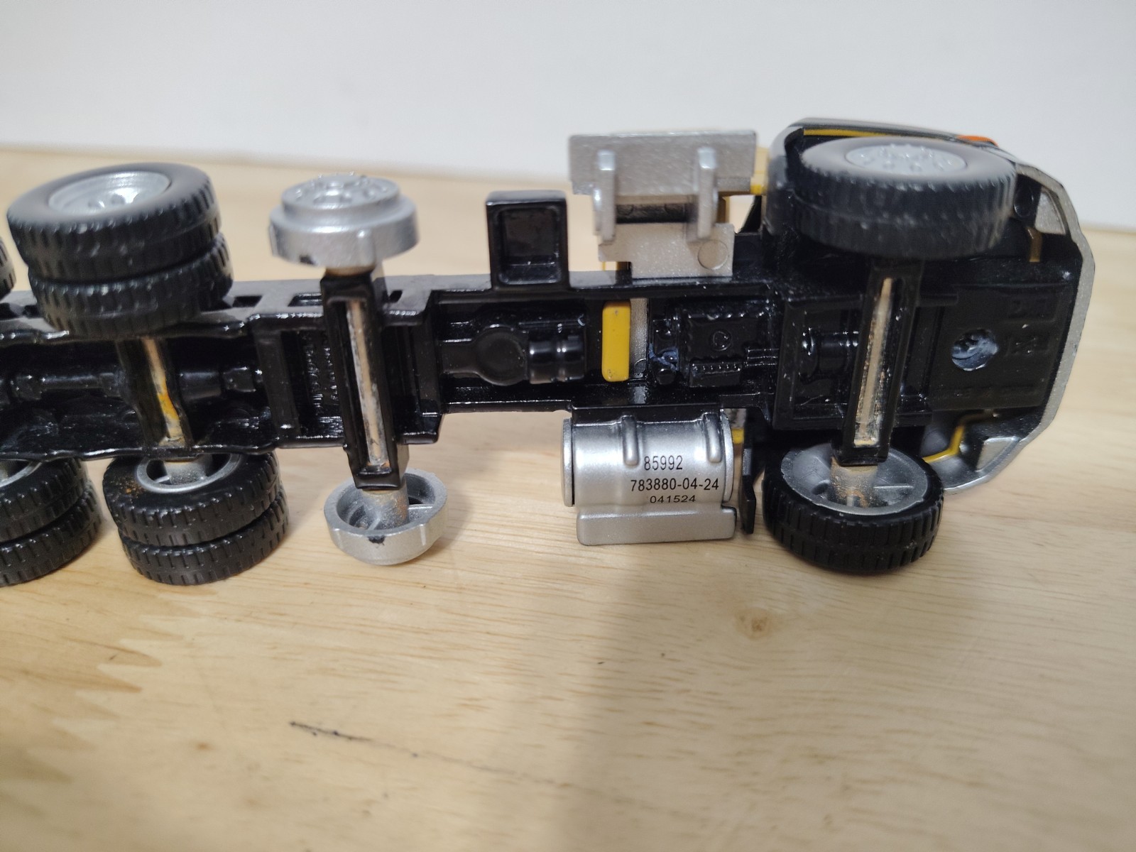 Cat 85992 Caterpillar Day Cab Truck 6×4 Construction 1:64 Diecast