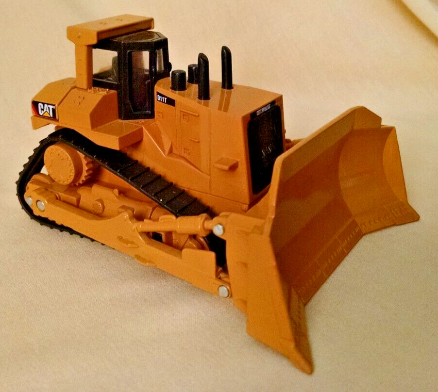 CATERPILLAR D11T CAT BULLDOZER TOY STATE INDUSTRIAL DIECAST PLASTIC 782656-06-18