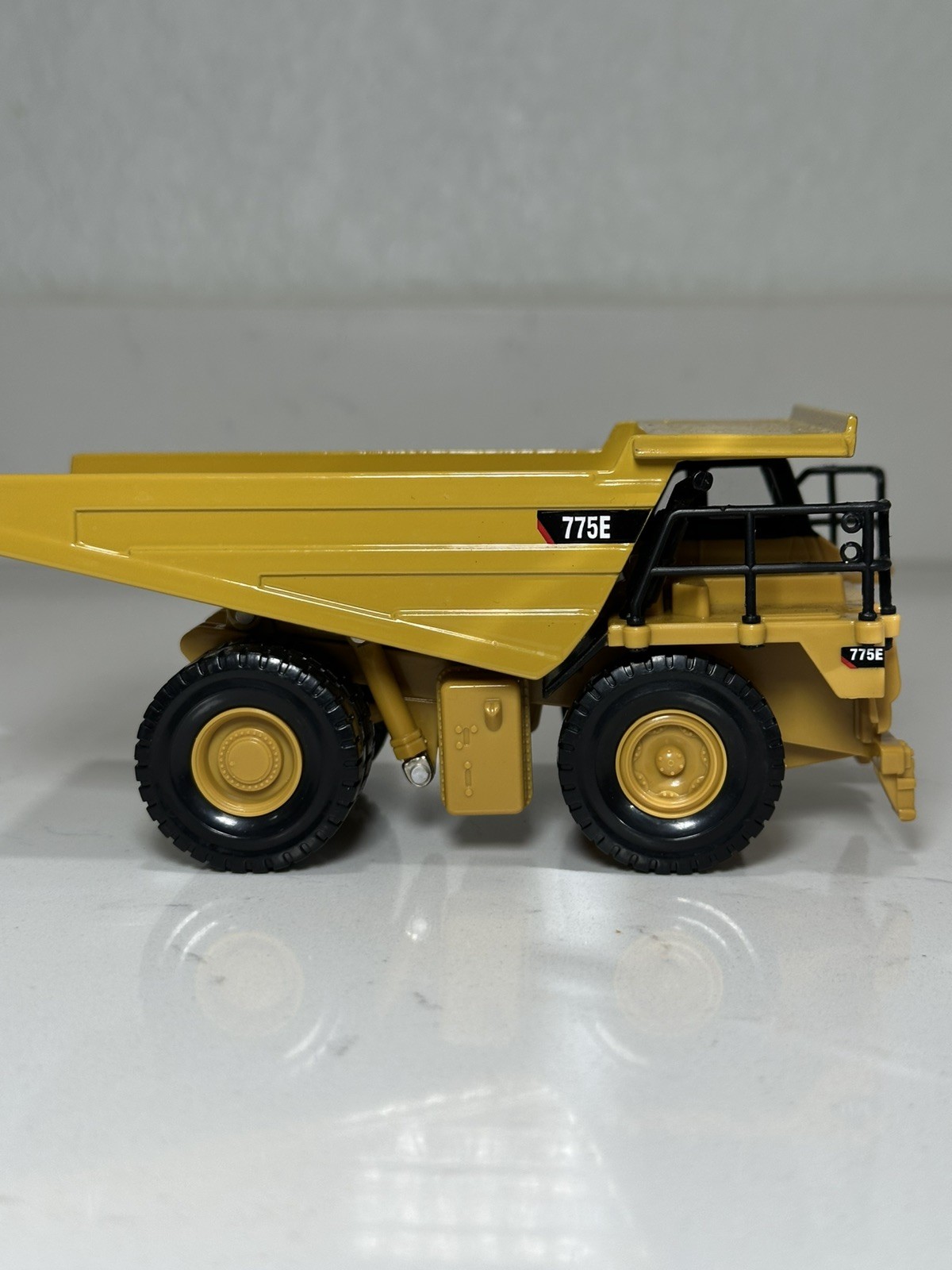 diecast masters 775E caterpillar 1/64 Off-Highway Mining Truck￼