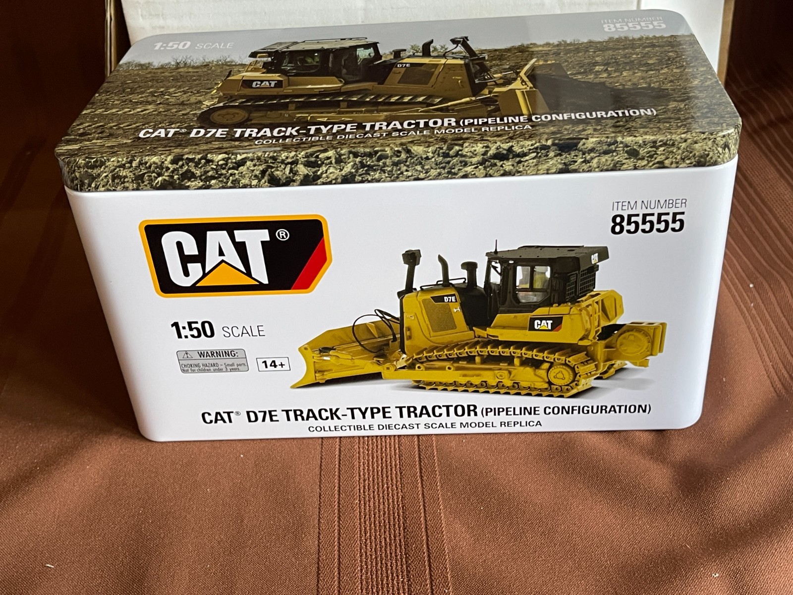 DM Cat D7E Track-Type Tractor Pipeline Configuration Diecast Master 85555 1:50