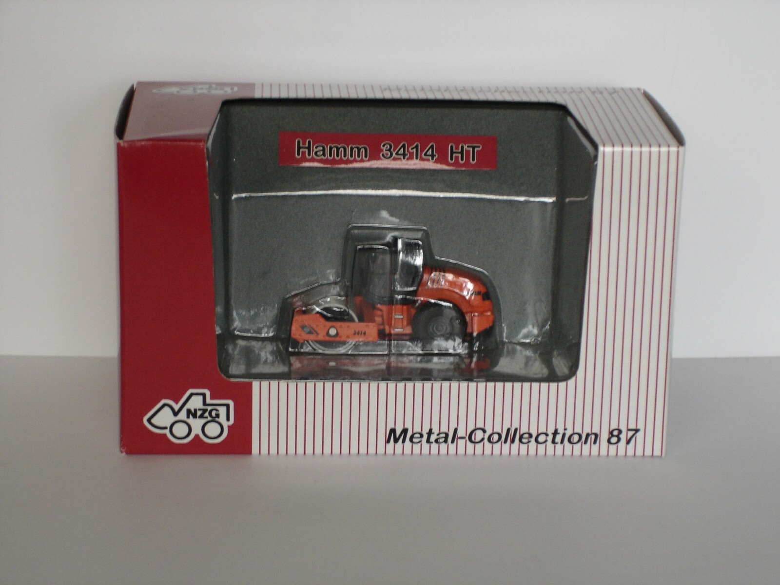 HAMM 3414 HT compactor with smooth roller drum – 1:87 (NZG item: 604)