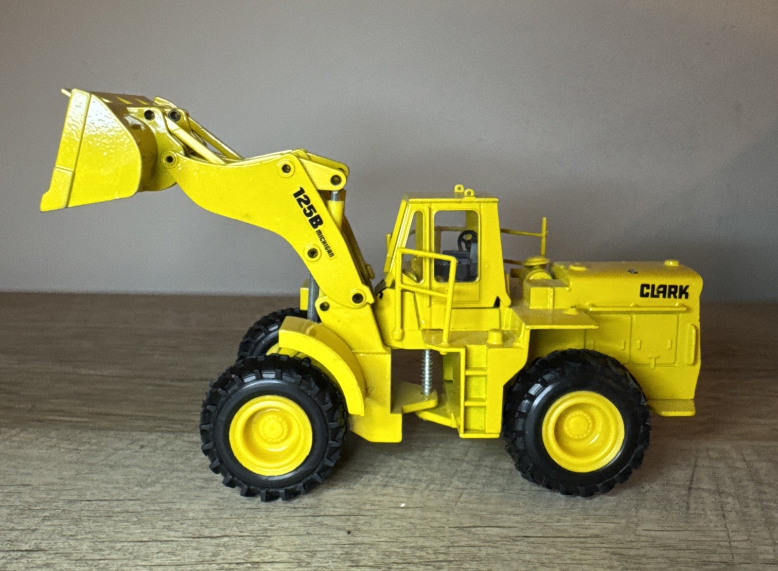 Conrad Art 2884 1:50 Scale Diecast Clark 125B Michigan Wheel Loader West Germany