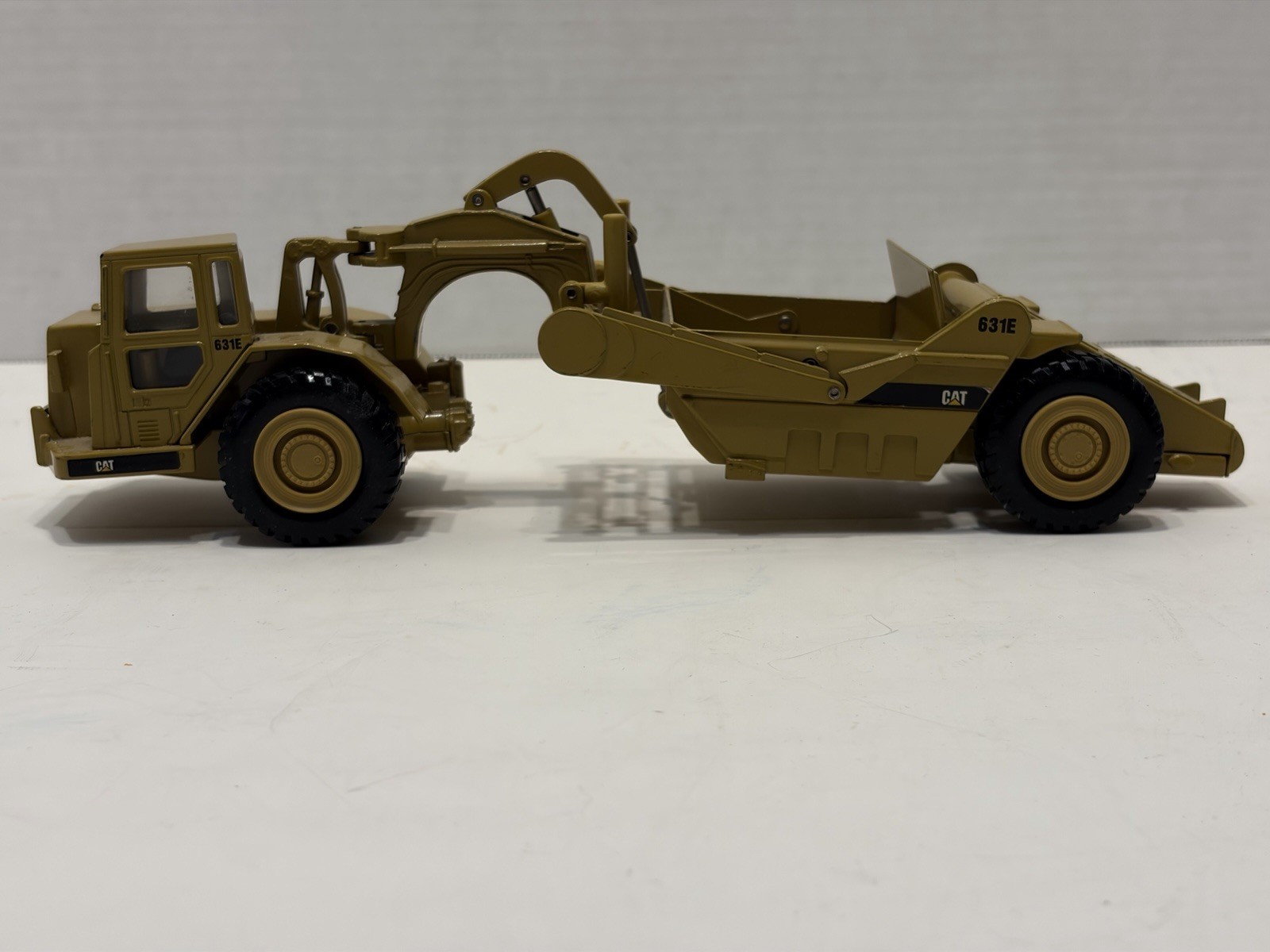 NORSCOT 1/50 SCALE, CAT 631E SCRAPER, NEW