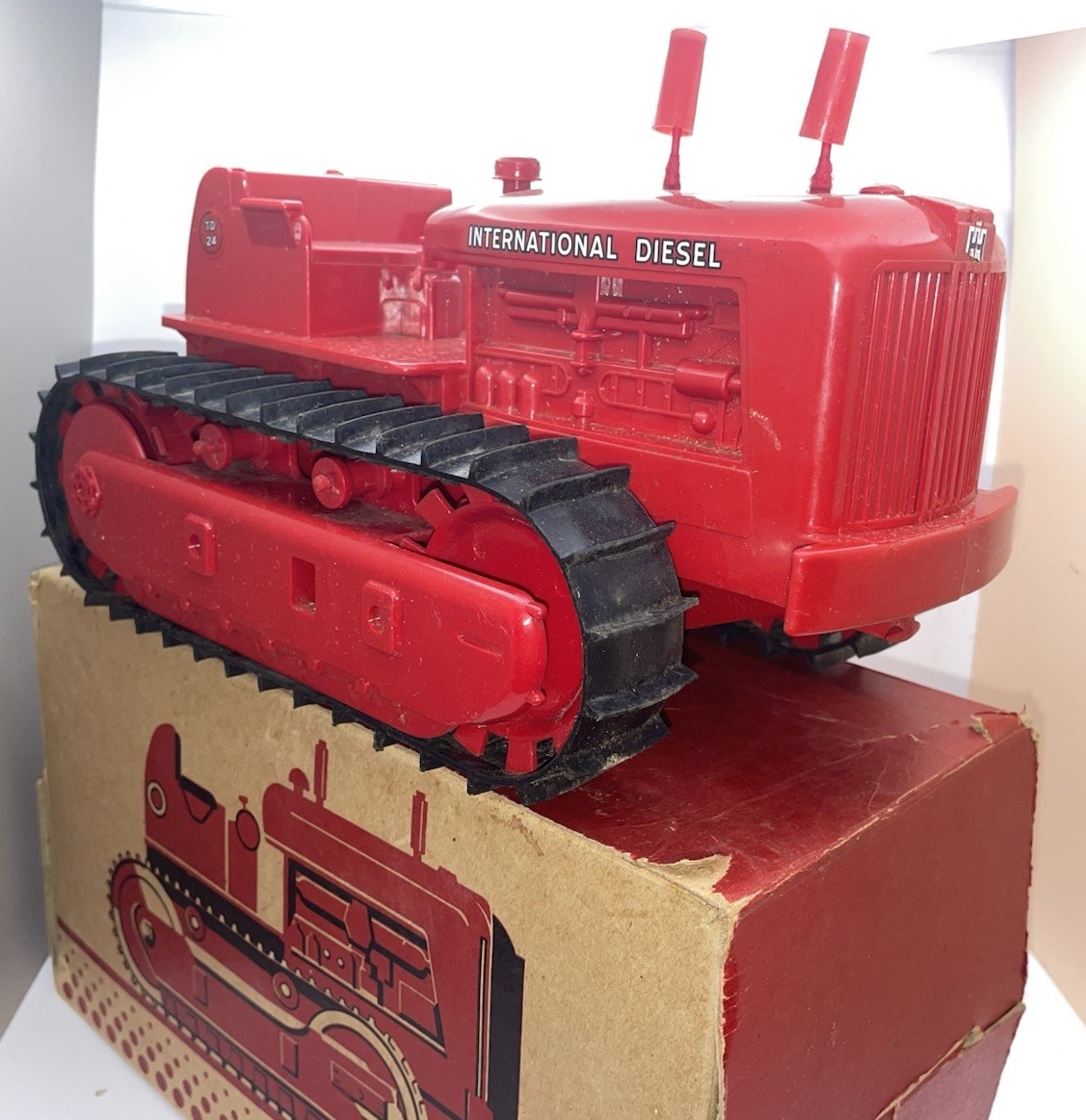 1947 IH International TD-24 Crawler Promo 1/16 PRODUCT MINIATURE PMC VF OB