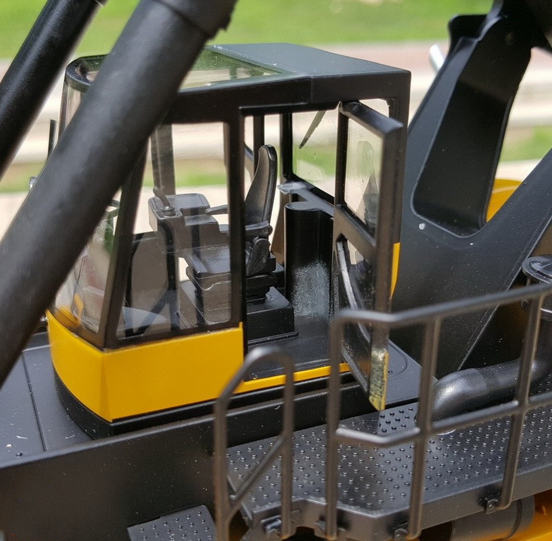 1/35 Scale XCMG XCS4531K Container Reach Stacker Diecast Model Toy Gift