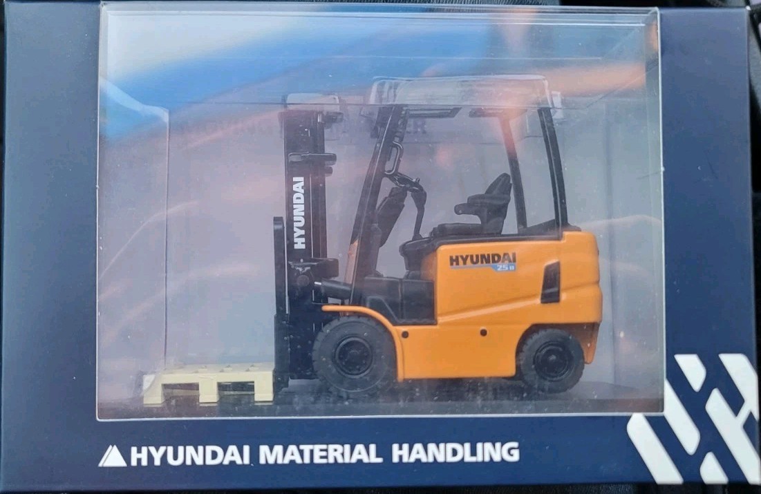 Hyundai Material Handling 25B Forklift 1/29 Diecast Model Truck