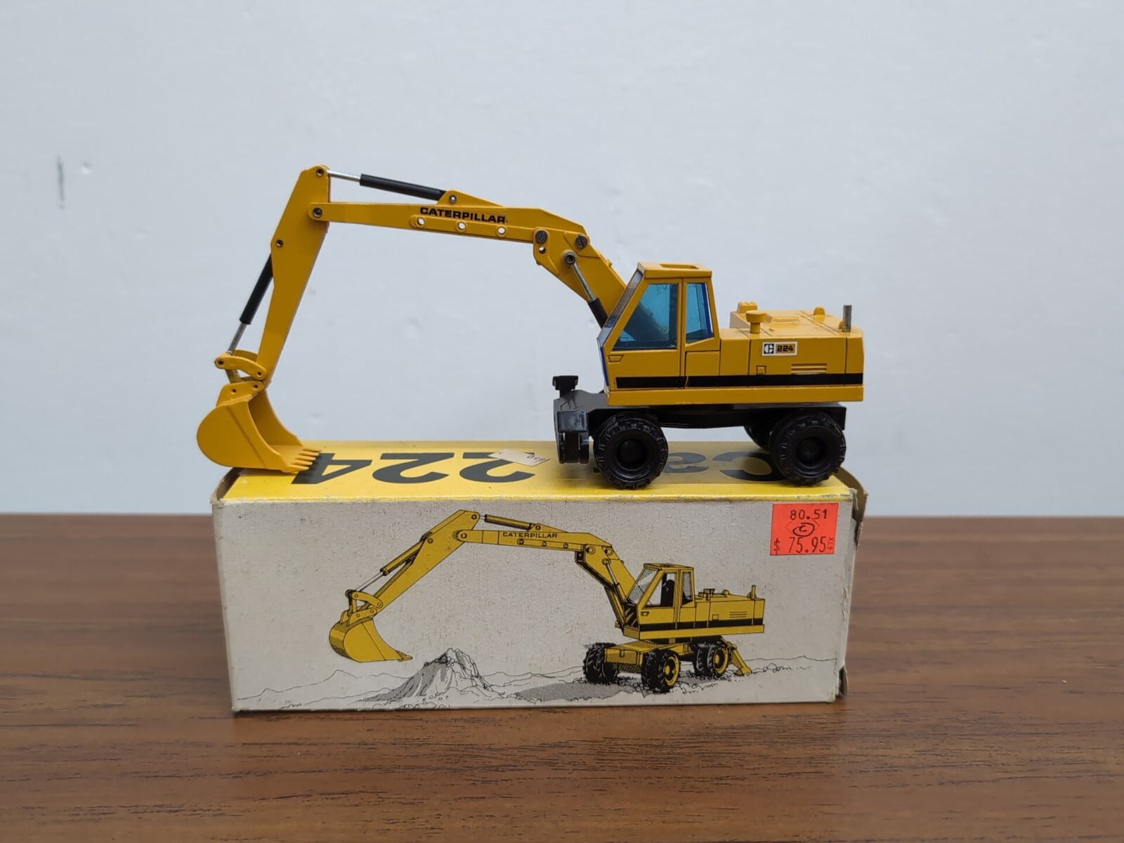 Caterpillar Cat 224 Wheeled Excavator – NZG 1:50 Scale Diecast Model #259