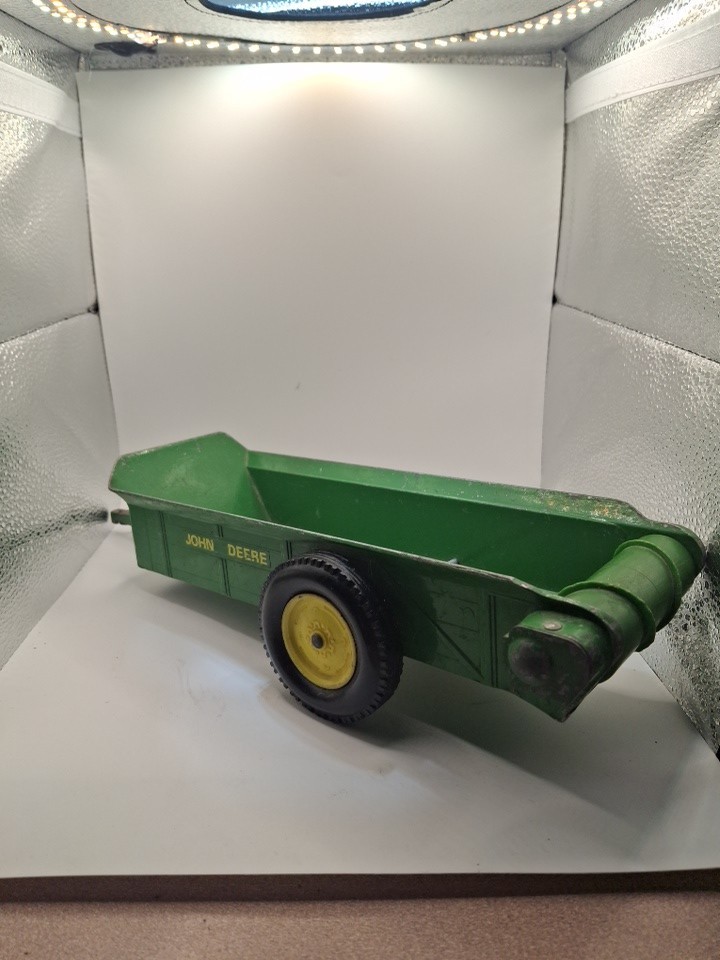 Vintage 1966 Ertl 1:16 Scale John Deere #44 Manure Spreader, 14″ Long, #534 Used
