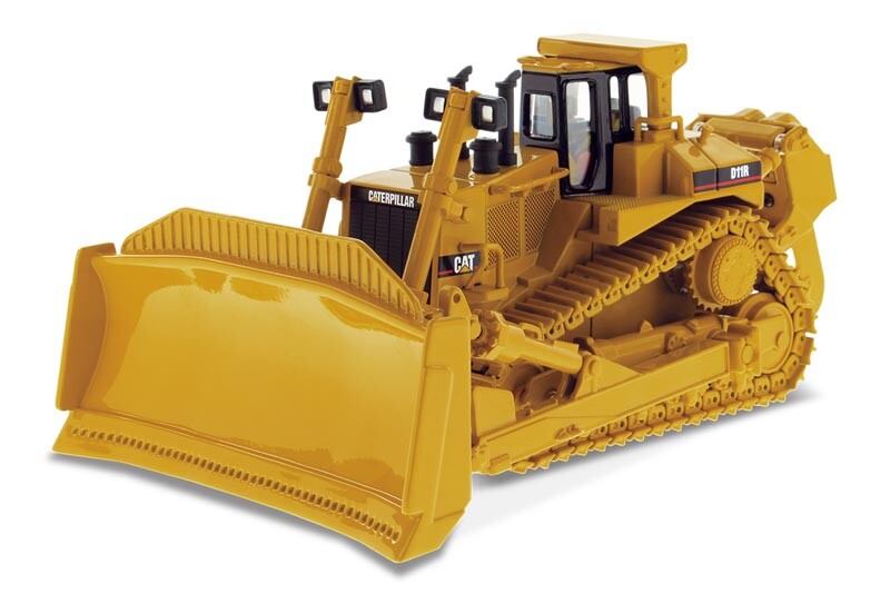 Diecast Masters 85025 D11R Bulldozer w/Ripper & Operator Figure 1/50 Diecast MIB