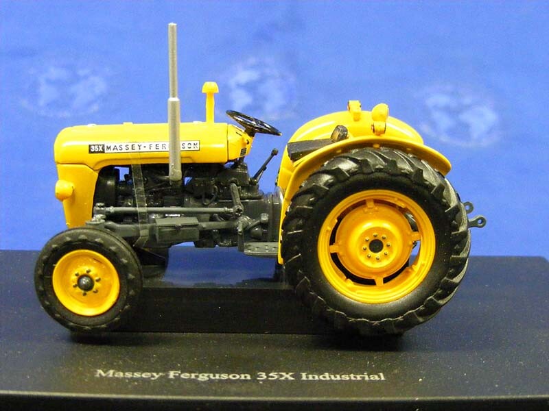 Universal Hobbies 2805 Massey Ferguson 35X Industrial Tractor 1/32 Die-cast MIB