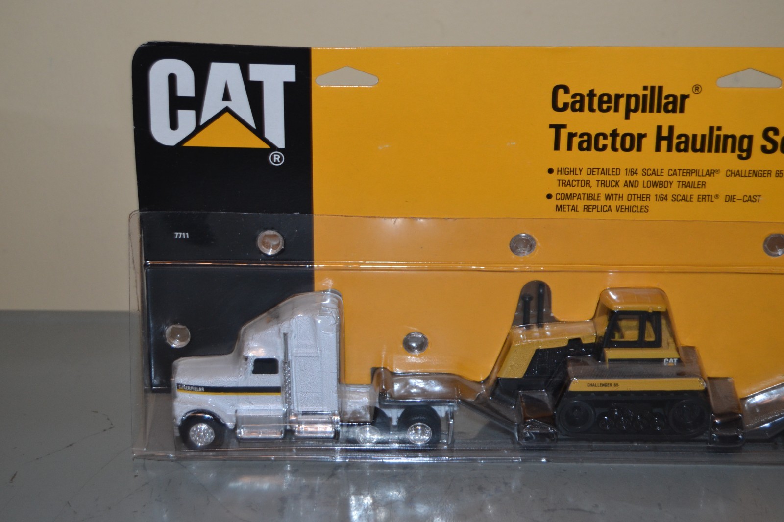 1989 ERTL CATERPILLAR TRACTOR HAULING SET CHALLENGER 65 TRACTOR, TRUCK & LOWBOY