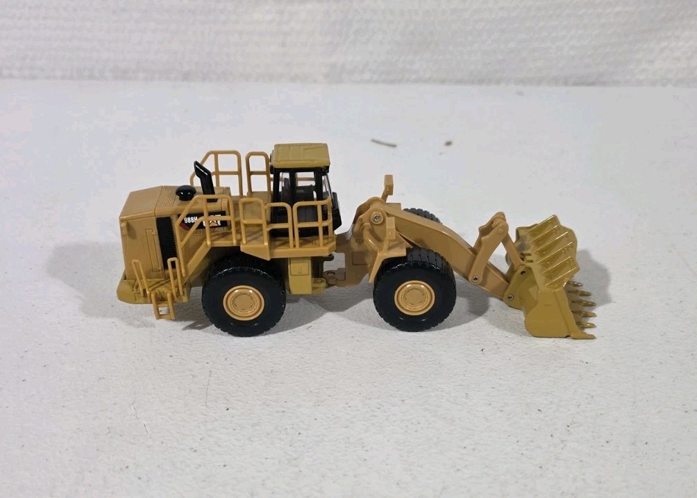 Diecast Masters 1/64 CAT 988H Wheel Loader Construction Equipment